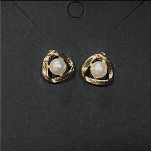 Elegant Gold and Pearl Earrings